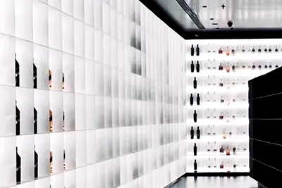 ���L����չ��